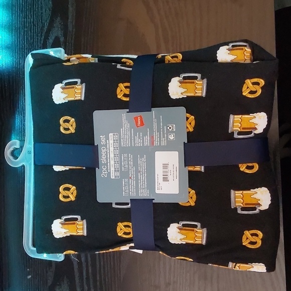 Men's Beer & Pretzel Food Print Pajama 2pc Set | Hanes | Small - Picture 3 of 10